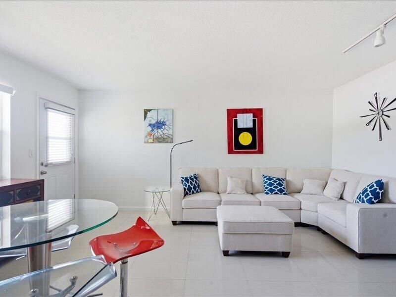 525 Meridian Avenue, Unit 305, Miami Beach, FL 33139 Photo