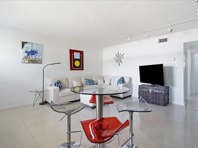 525 Meridian Avenue, Unit 305, Miami Beach, FL 33139 Photo