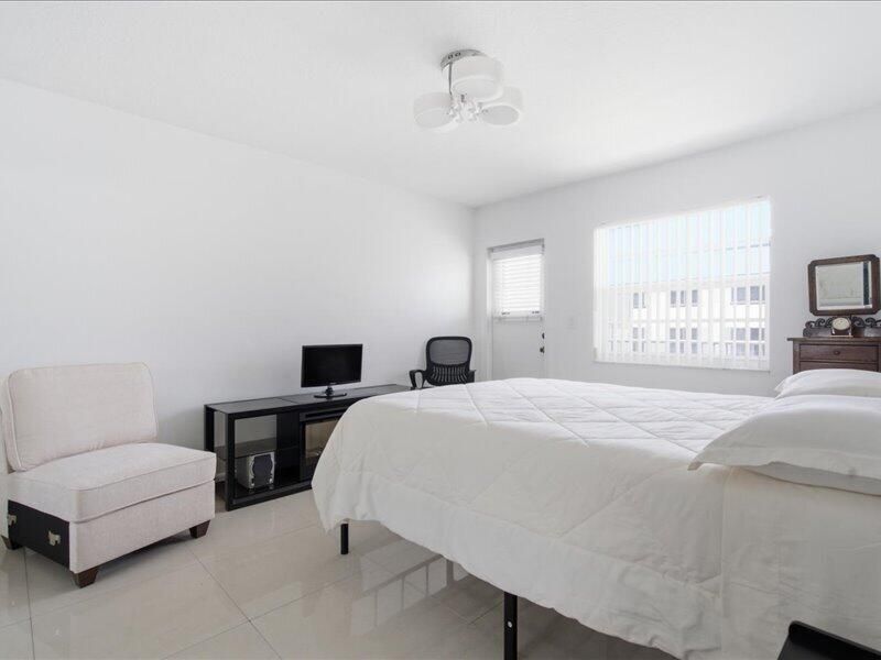 525 Meridian Avenue, Unit 305, Miami Beach, FL 33139 Photo