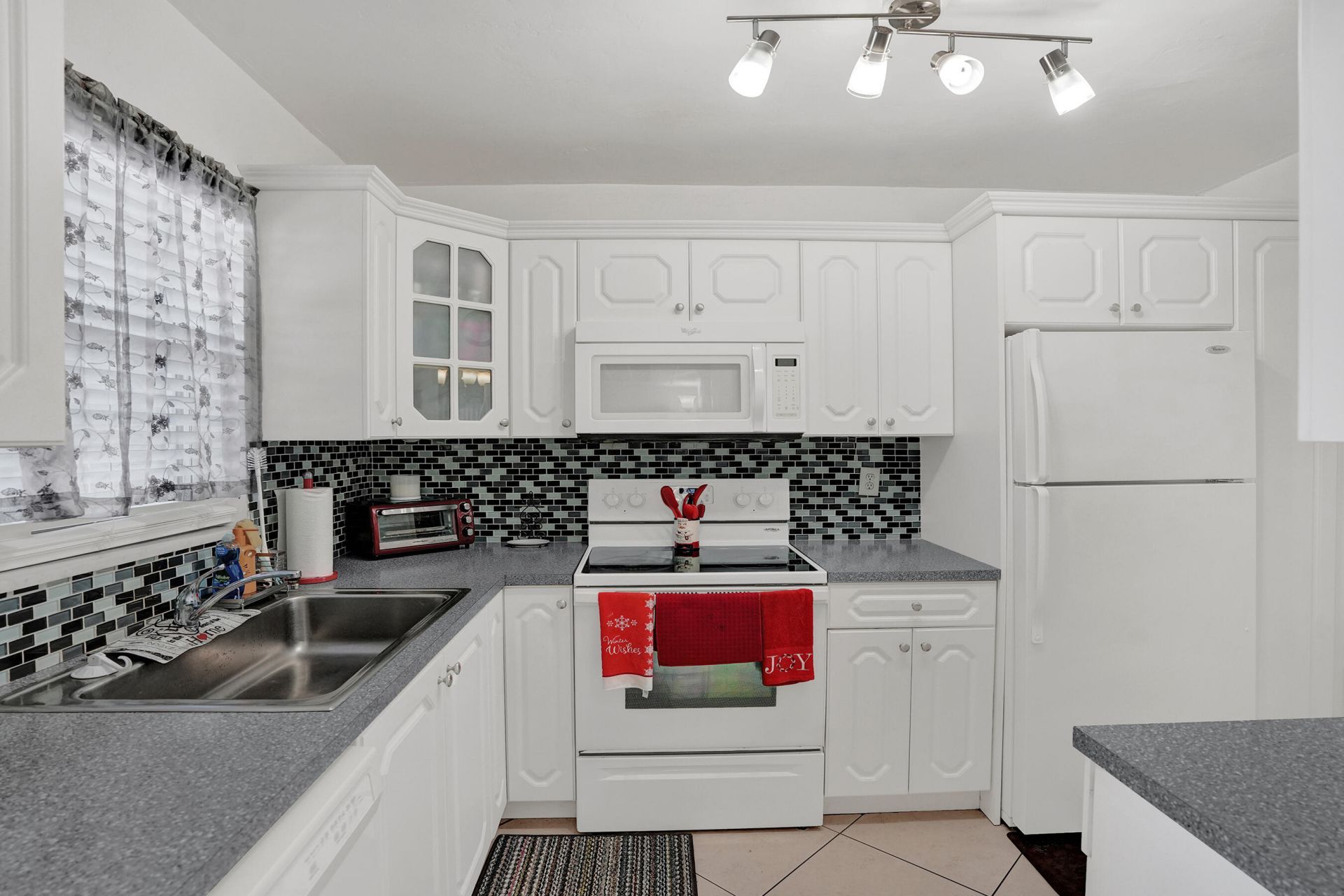7980 N French Drive, Unit 3-202, Pembroke Pines, FL 33024 Photo