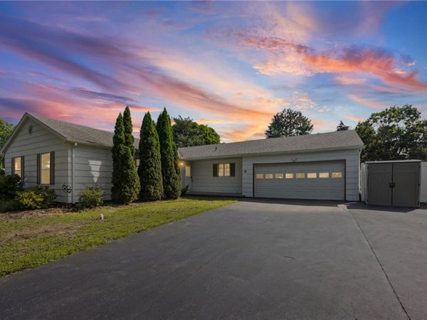 5 Starlight Circle , Fairport, NY 14450
