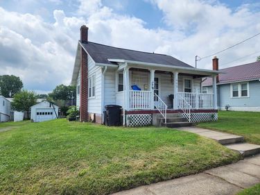449 E 9th St, Ashland, OH 44805