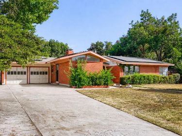 6716 Woodstock Road, Fort Worth, TX 76116