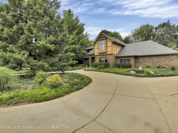 2831 River Pointe Drive, Holt, MI 48842
