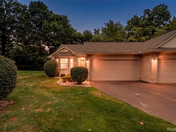 12045 Hickory W, Utica, Mi 48315