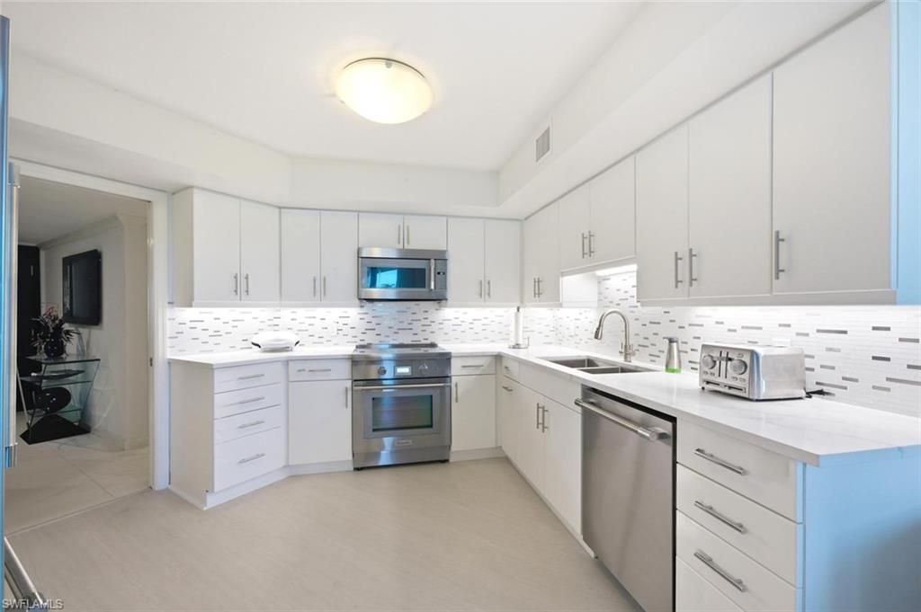 4551 Gulf Shore Blvd N, Unit 201, Naples, FL 34103 Photo