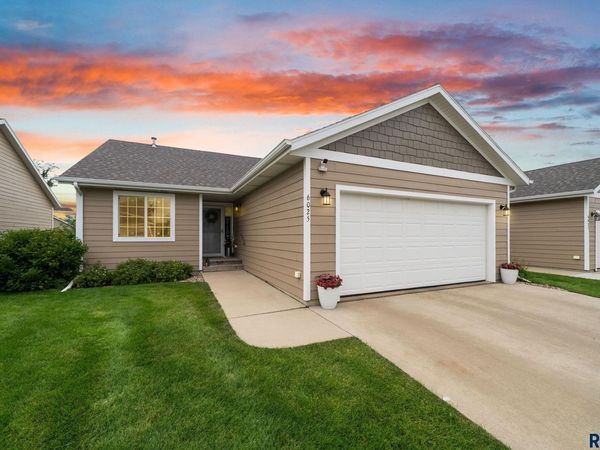6025 W Bloomfield Pl, Sioux Falls, SD 57107