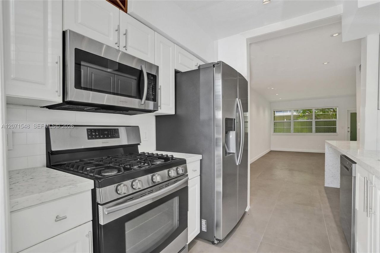 350 S Shore Dr, Unit 12, Miami Beach, FL 33141 Photo