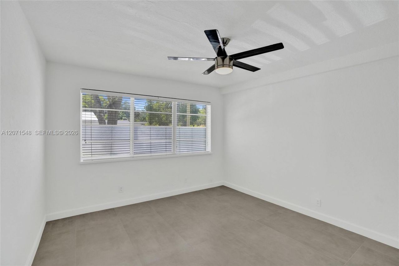 350 S Shore Dr, Unit 12, Miami Beach, FL 33141 Photo