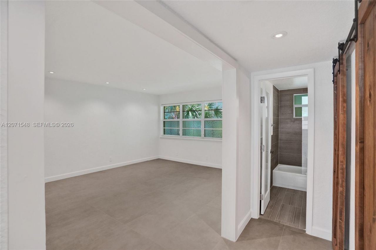350 S Shore Dr, Unit 12, Miami Beach, FL 33141 Photo