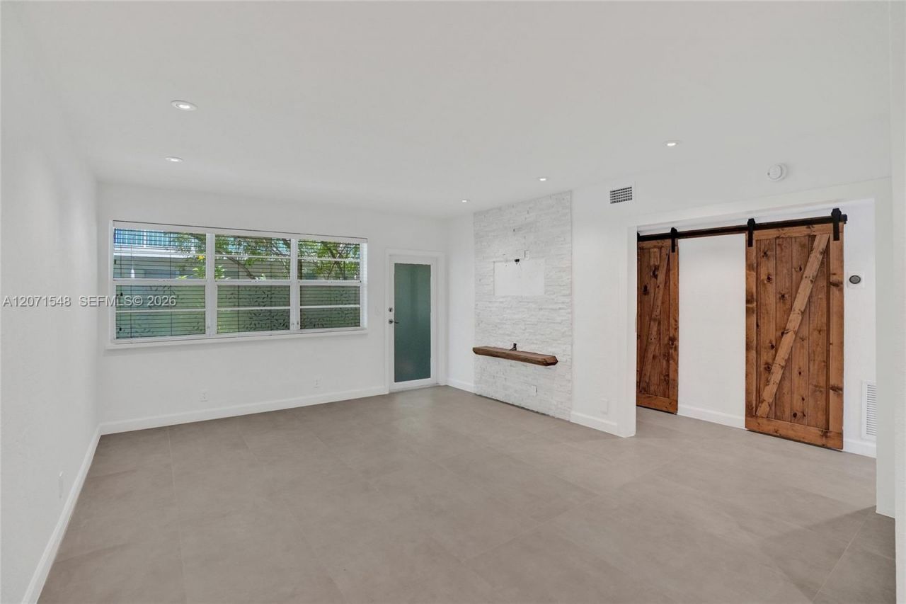 350 S Shore Dr, Unit 12, Miami Beach, FL 33141 Photo