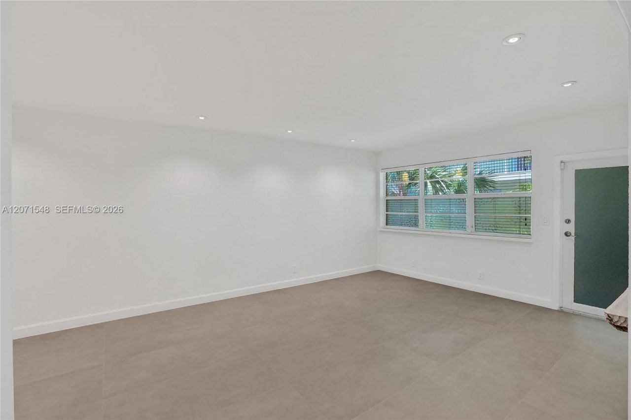 350 S Shore Dr, Unit 12, Miami Beach, FL 33141 Photo
