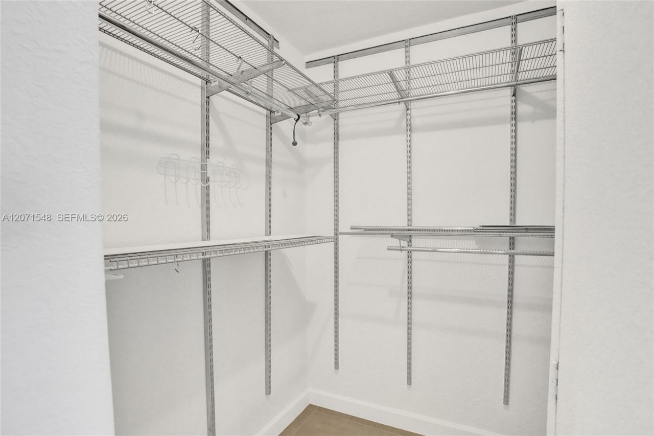 350 S Shore Dr, Unit 12, Miami Beach, FL 33141 Photo