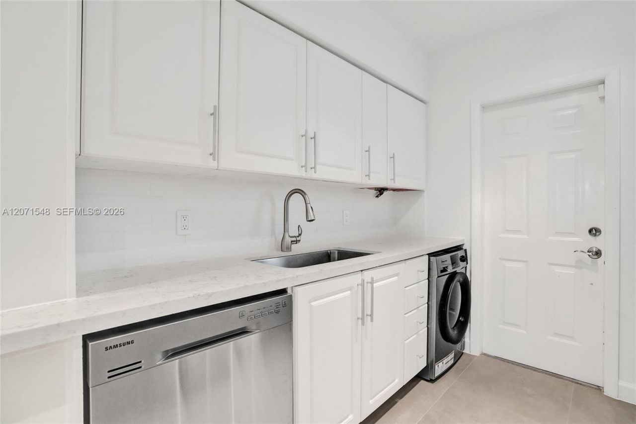 350 S Shore Dr, Unit 12, Miami Beach, FL 33141 Photo