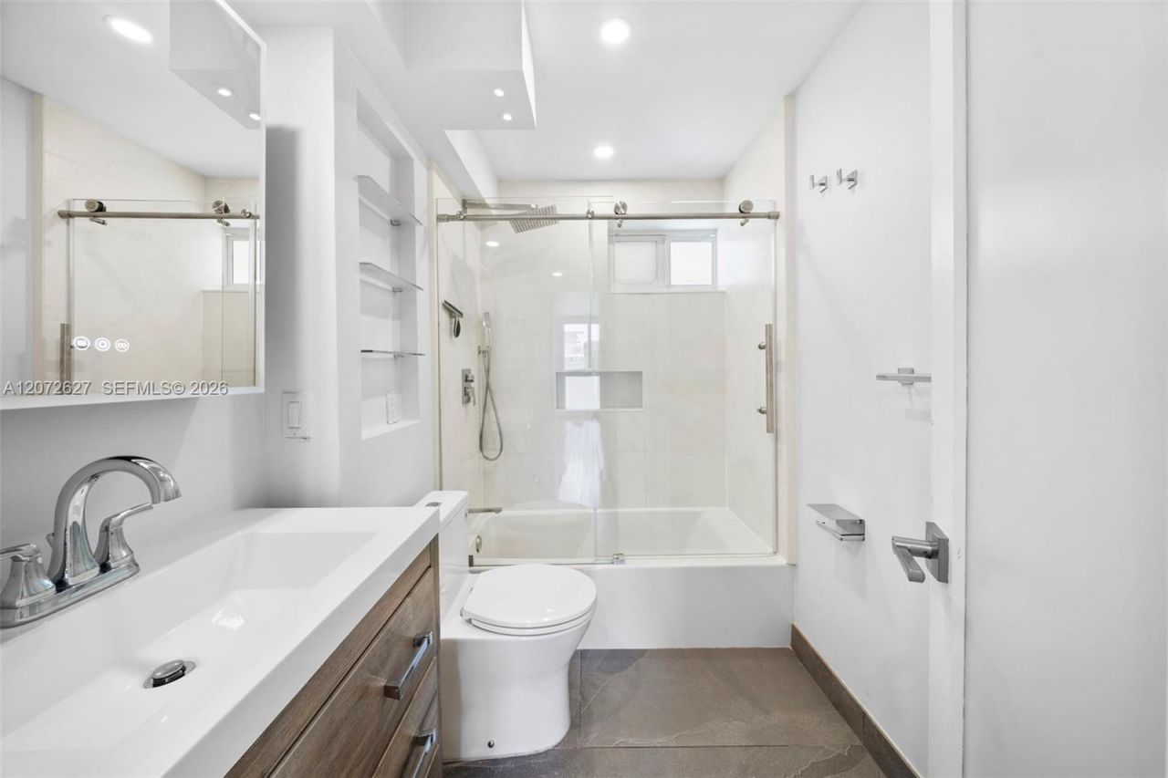 1670 Bay Rd, Unit 4B, Miami Beach, FL 33139 Photo