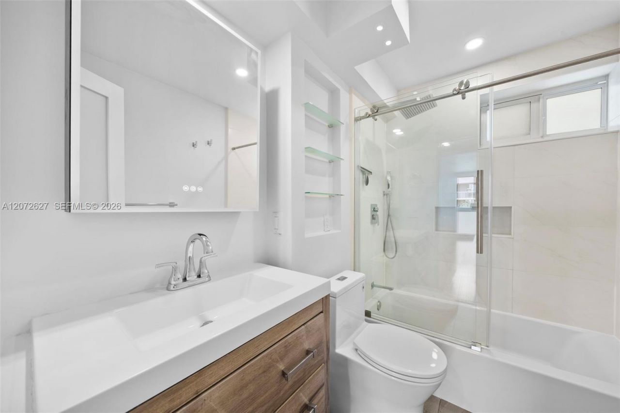 1670 Bay Rd, Unit 4B, Miami Beach, FL 33139 Photo