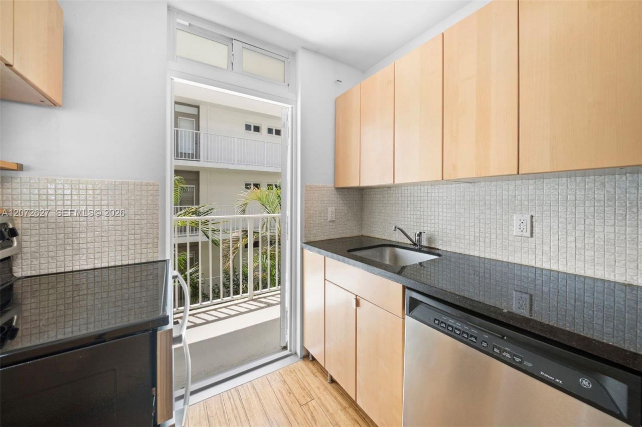 1670 Bay Rd, Unit 4B, Miami Beach, FL 33139 Photo