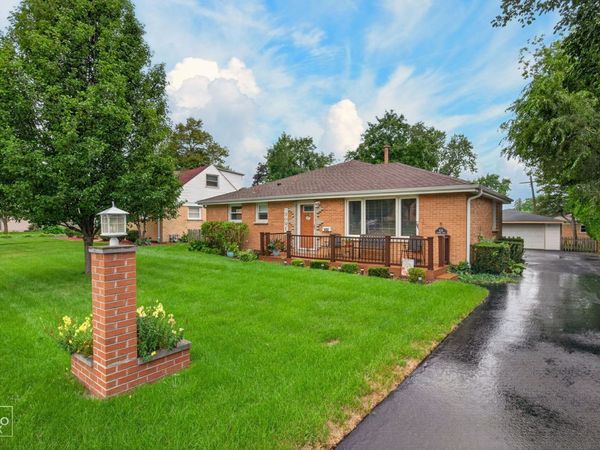 606 Banbury Court, Roselle, IL 60172