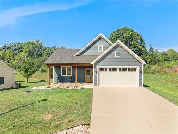1054 Barrow Hills DR , Huddleston, VA 24104
