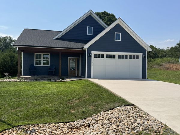 1054 Barrow Hills DR , Huddleston, VA 24104