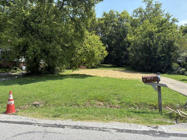2017 Oakwood Ave , Nashville, TN 37207