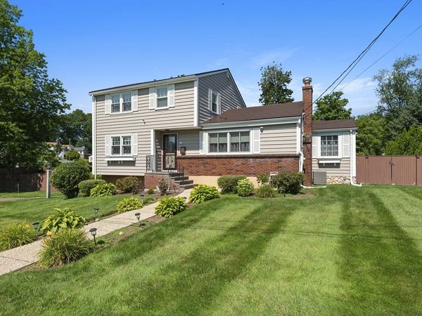 7 Fabens St, Saugus, MA 01906