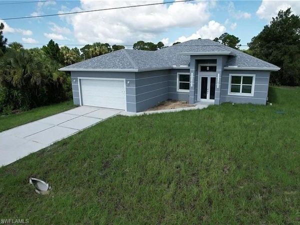 520 Herrin AVE , LEHIGH ACRES, FL 33974