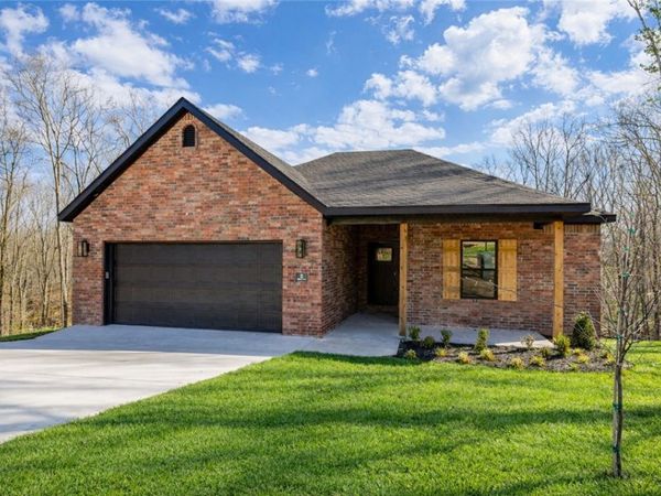 8 Epping Drive , Bella Vista, AR 72714