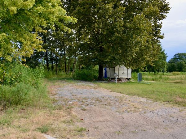 16401 E Hackberry Road , Henryetta, OK 74437