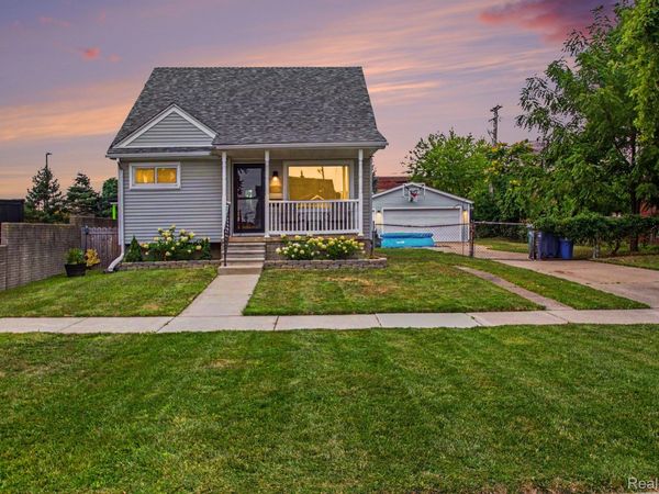 1926 Philomene Boulevard , Lincoln Park, Mi 48146
