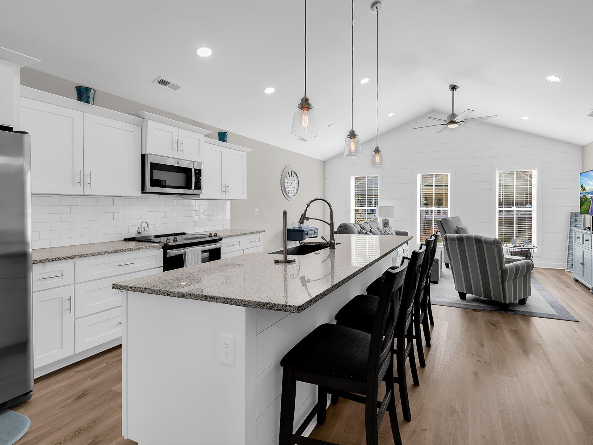 212 Kings Crossing Loop Photo 4