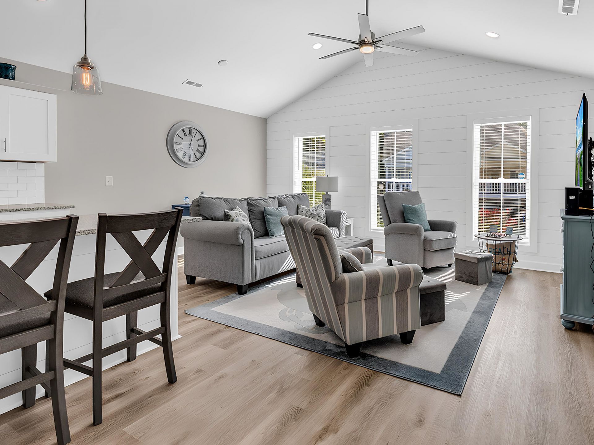 212 Kings Crossing Loop Photo 9
