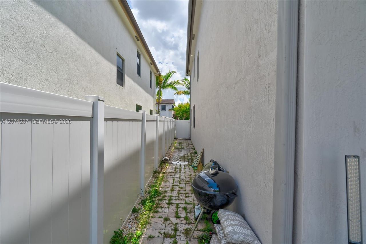 9400 W 35th Ln , Hialeah, FL 33018 Photo