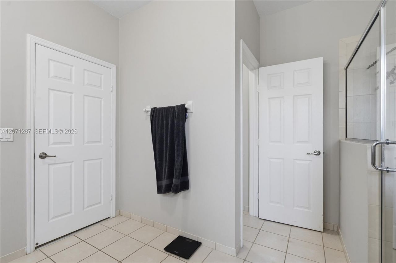 9400 W 35th Ln , Hialeah, FL 33018 Photo