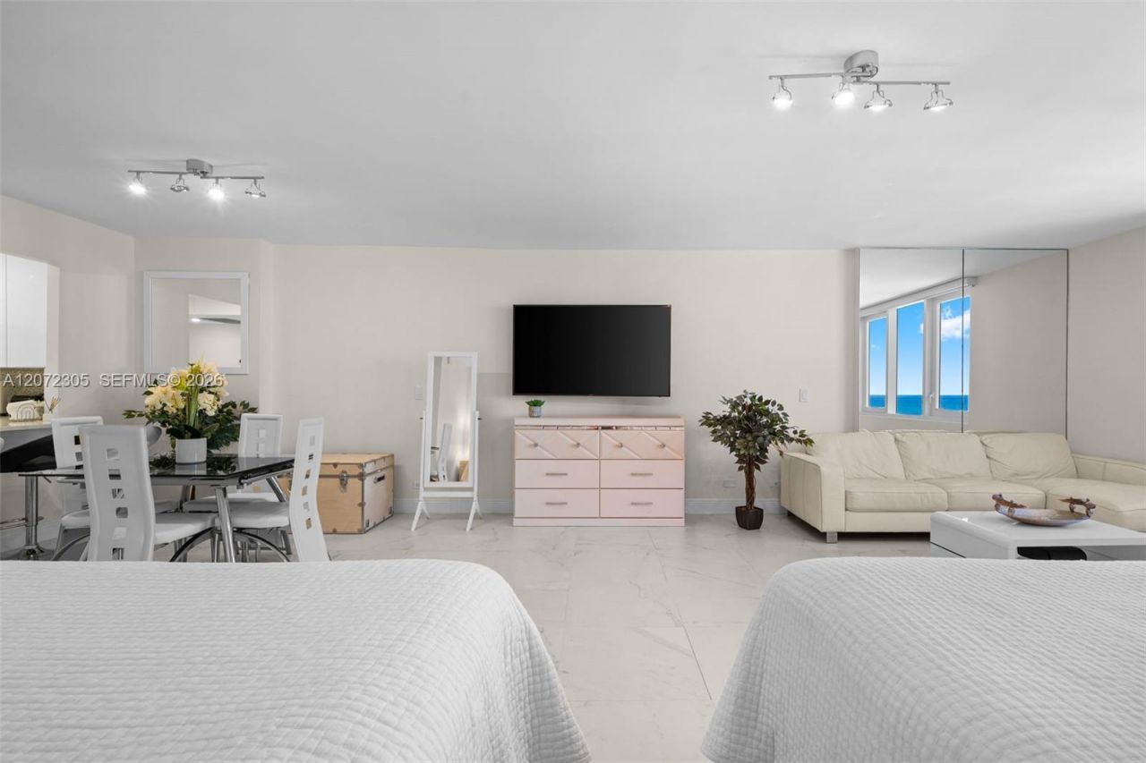 2301 Collins Ave , Unit 1014, Miami Beach, FL 33139 Photo