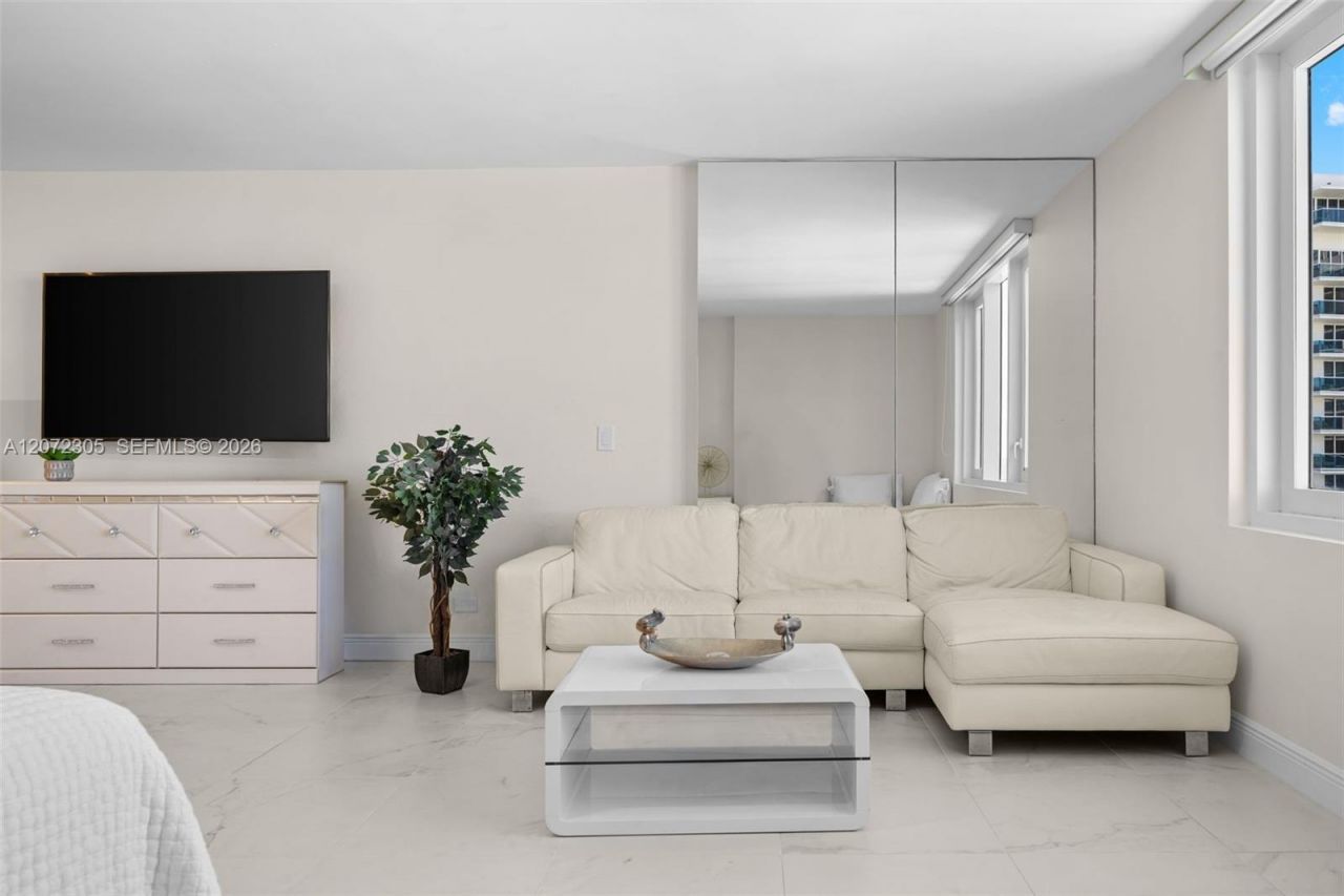 2301 Collins Ave , Unit 1014, Miami Beach, FL 33139 Photo