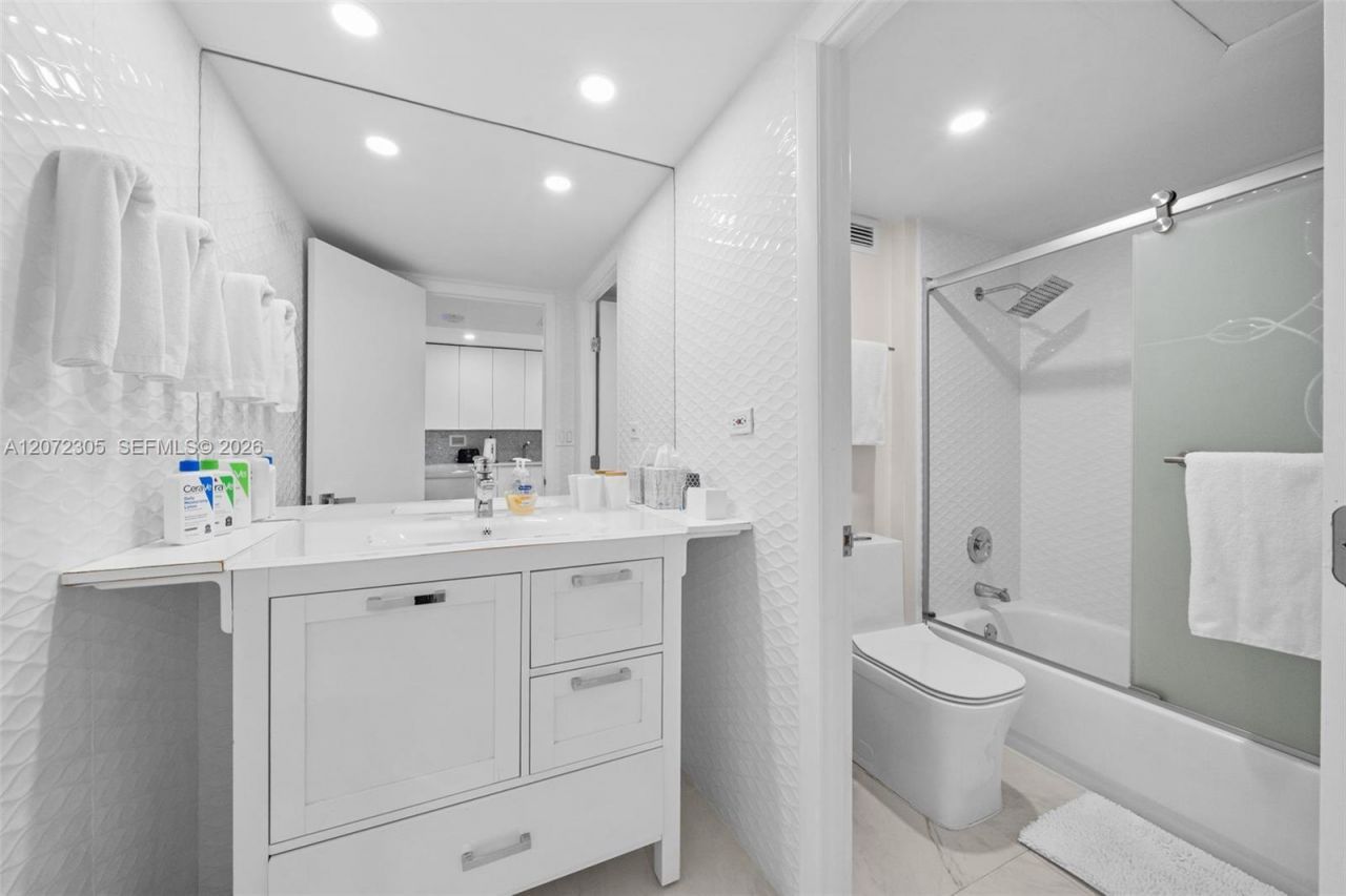 2301 Collins Ave , Unit 1014, Miami Beach, FL 33139 Photo