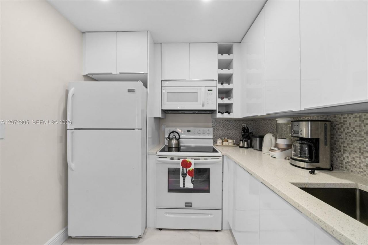 2301 Collins Ave , Unit 1014, Miami Beach, FL 33139 Photo