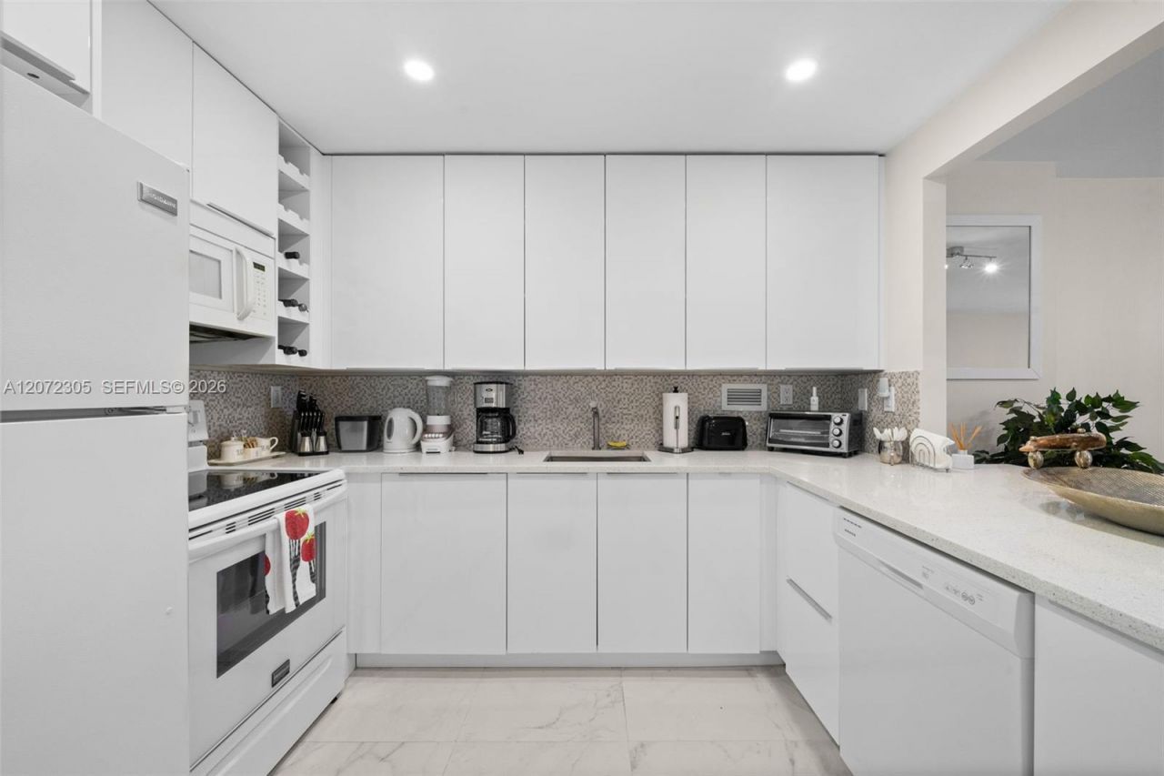 2301 Collins Ave , Unit 1014, Miami Beach, FL 33139 Photo