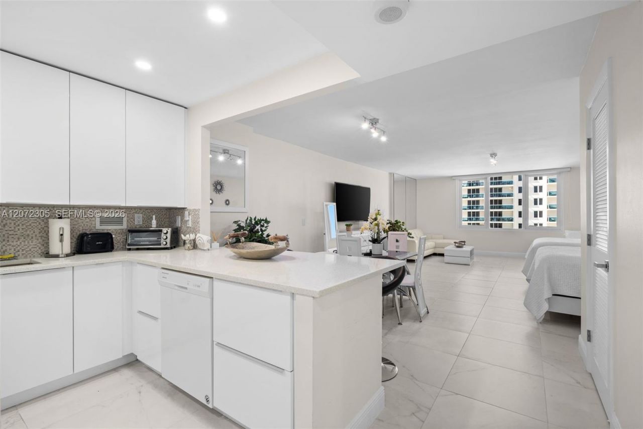 2301 Collins Ave , Unit 1014, Miami Beach, FL 33139 Photo