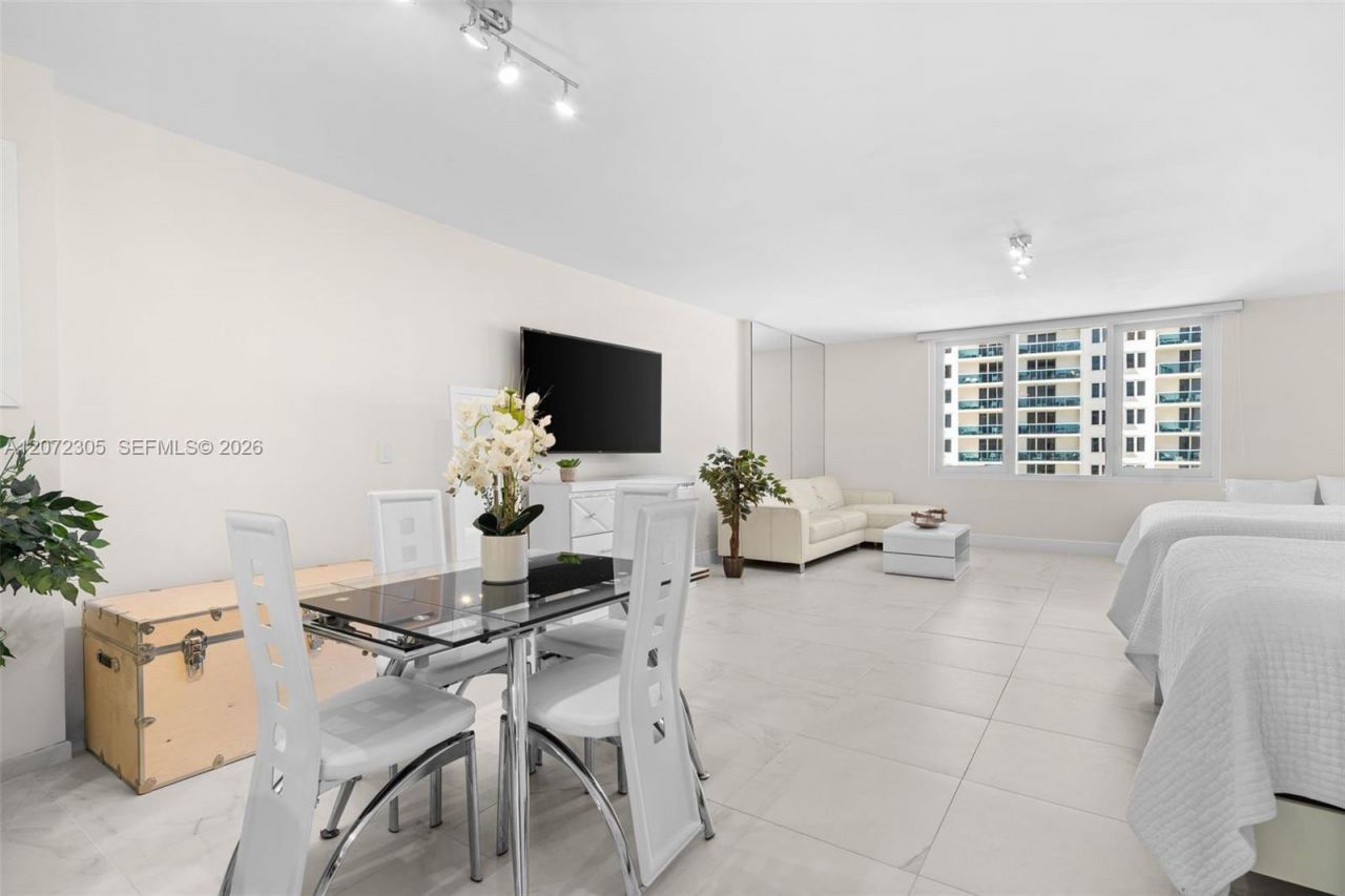 2301 Collins Ave , Unit 1014, Miami Beach, FL 33139 Photo