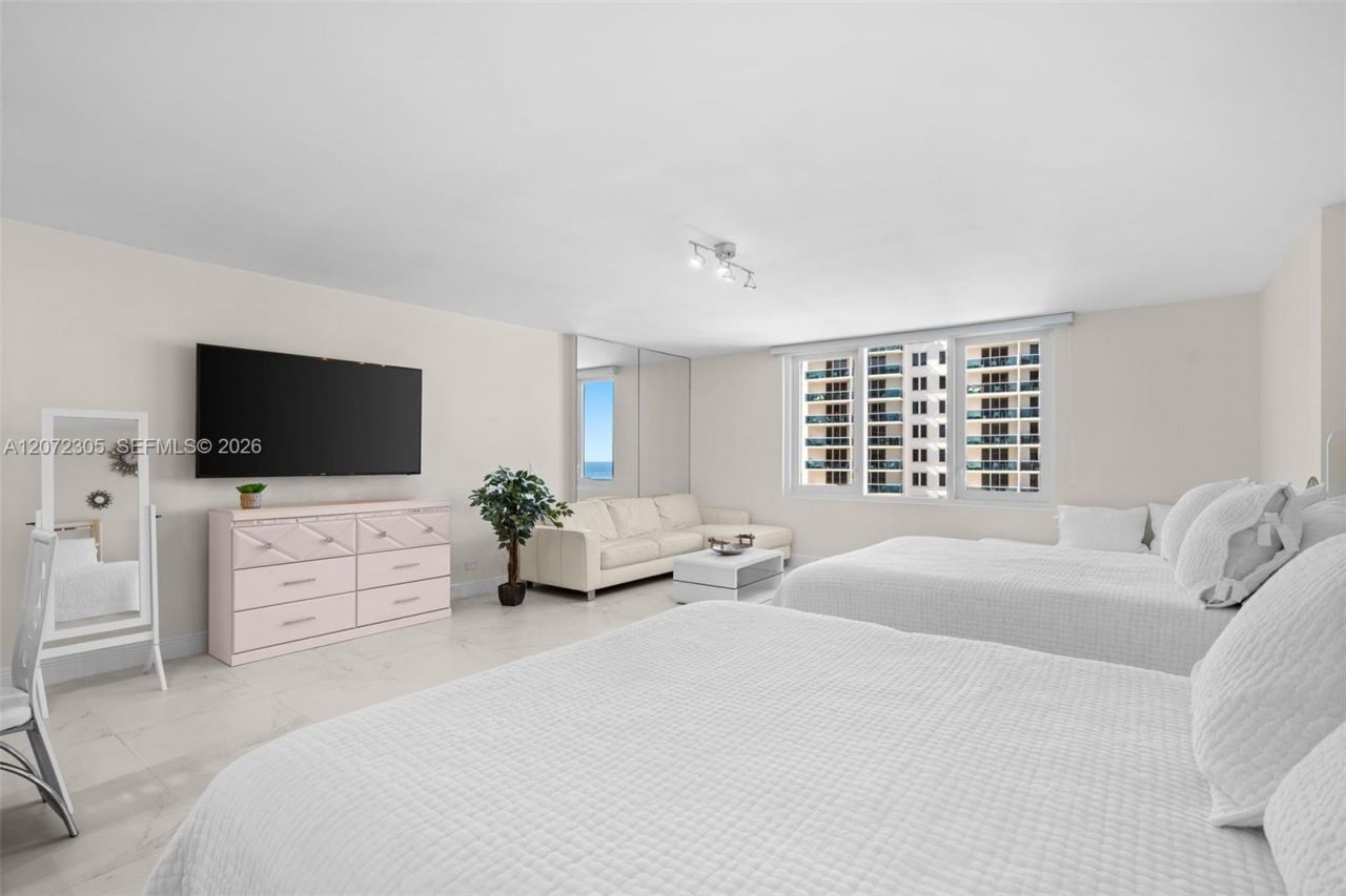 2301 Collins Ave , Unit 1014, Miami Beach, FL 33139 Photo