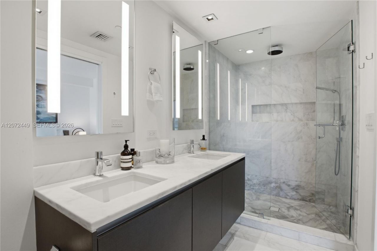 1451 Brickell Ave , Unit 2501, Miami, FL 33131 Photo