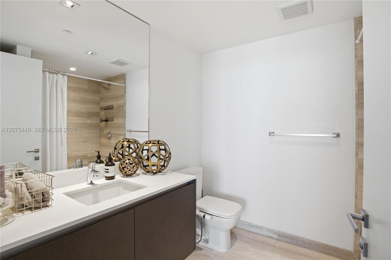 1451 Brickell Ave , Unit 2501, Miami, FL 33131 Photo