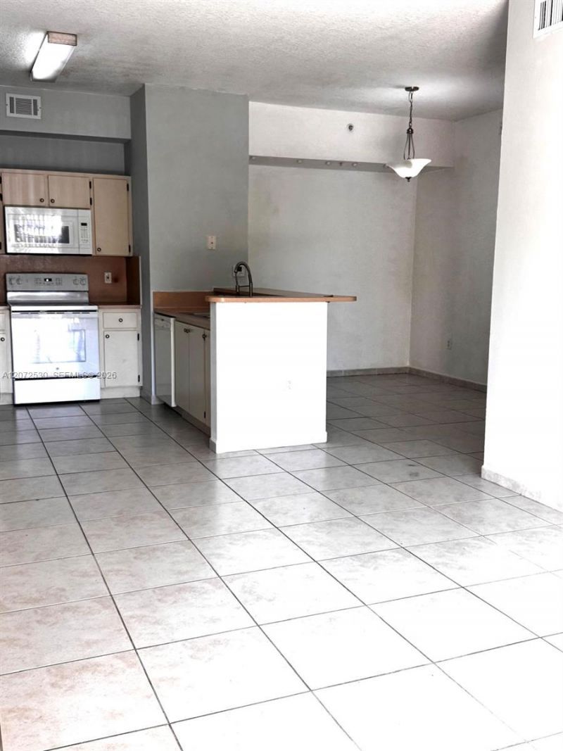 7330 NW 114th Ave, Unit 107-5, Doral, FL 33178 Photo