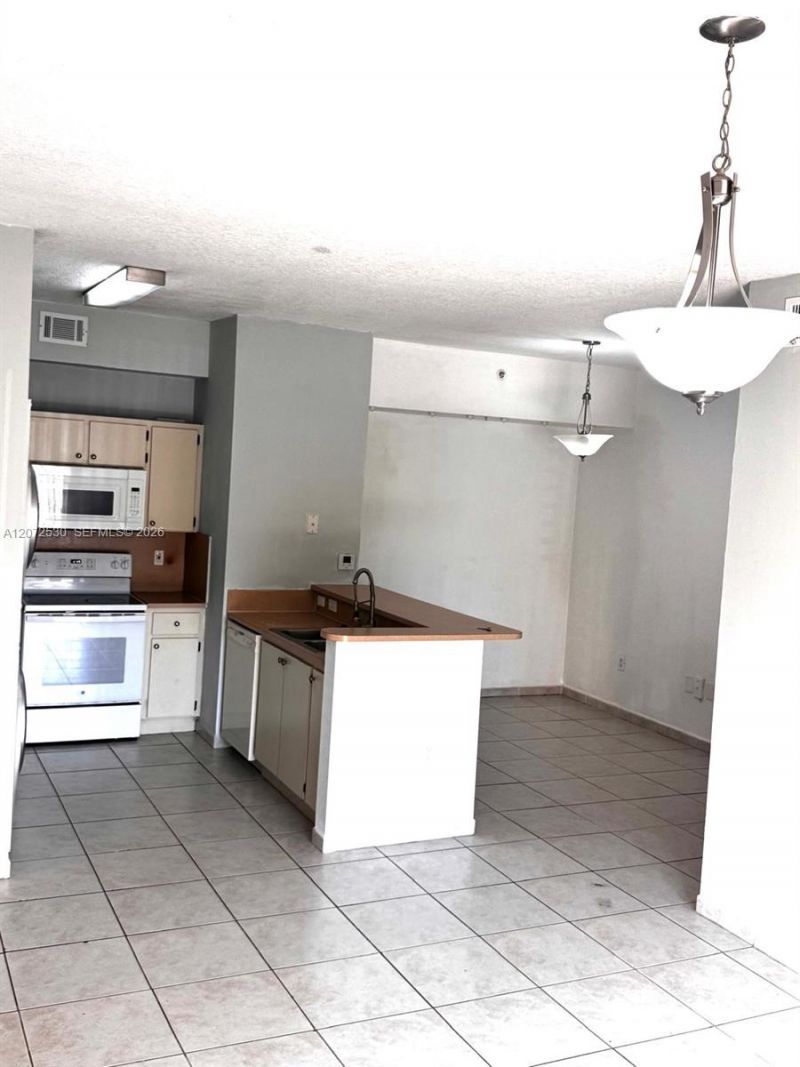 7330 NW 114th Ave, Unit 107-5, Doral, FL 33178 Photo