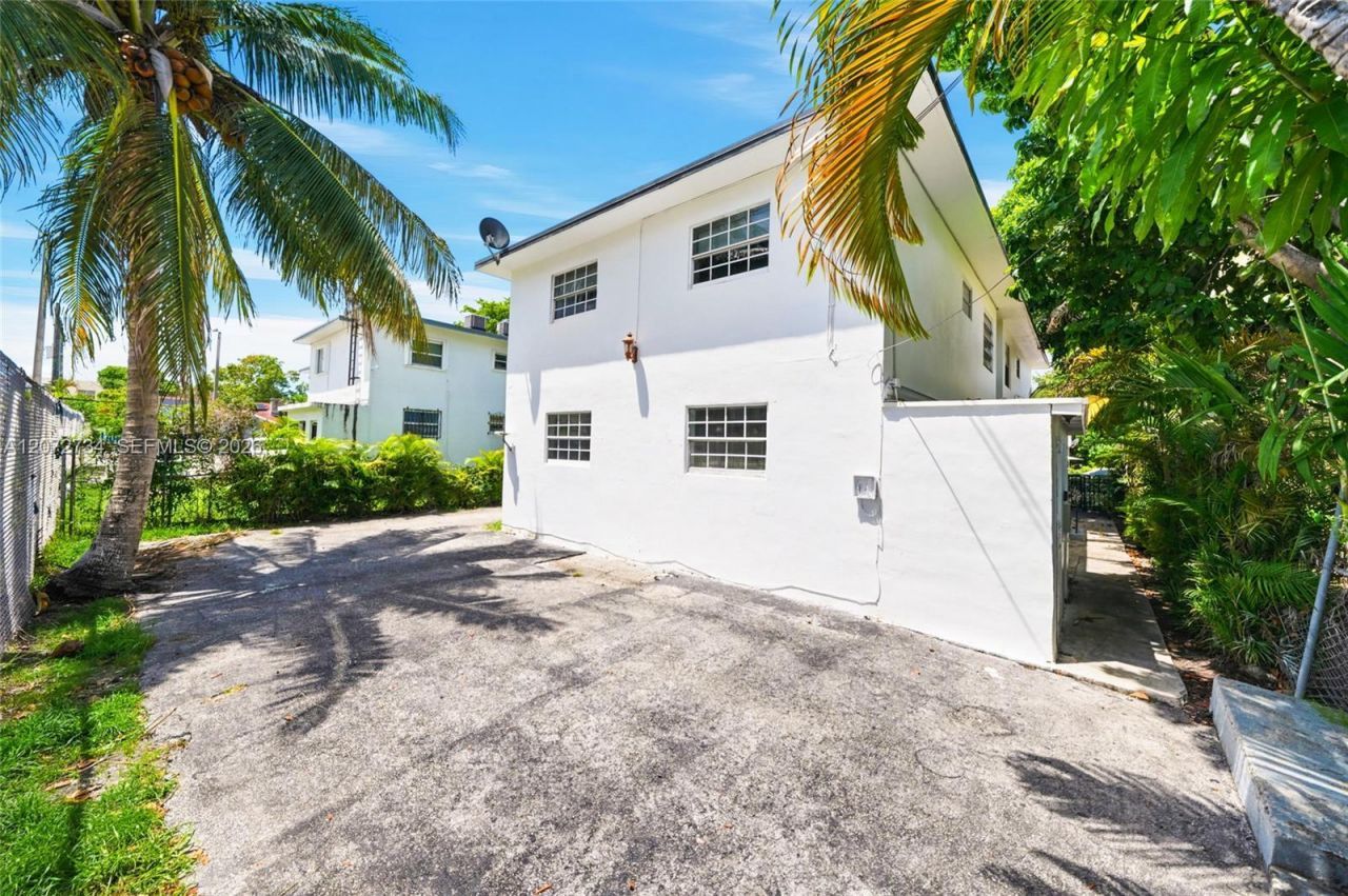 219 NW 10th Ave , Unit APT #2, Miami, FL 33128 Photo