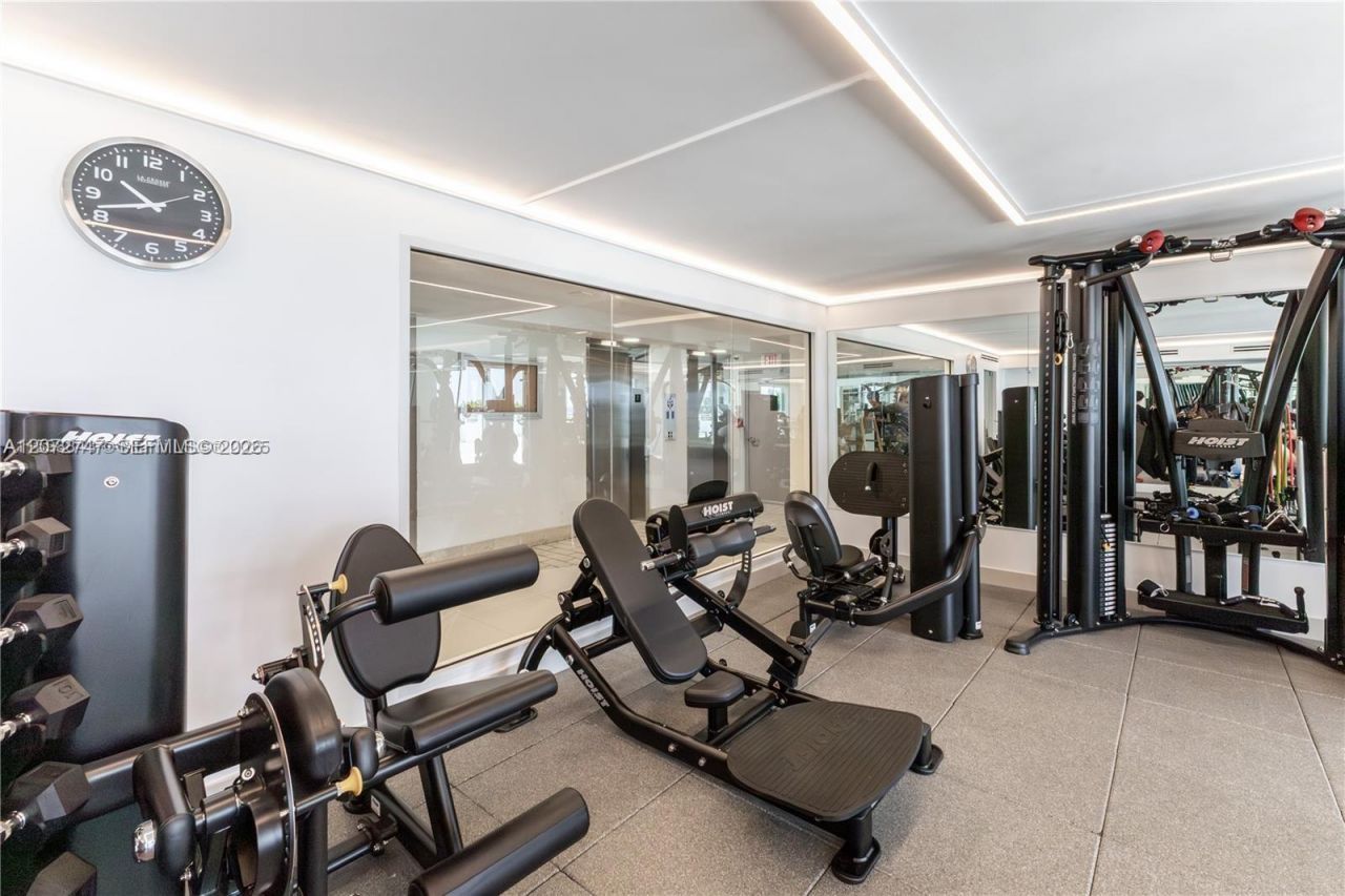 345 Ocean Dr, Unit 408, Miami Beach, FL 33139 Photo