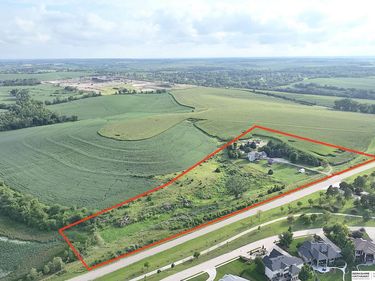 17625 Bennington Road, Bennington, NE 68007