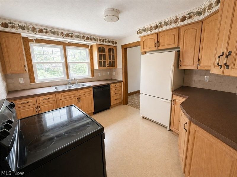 409 E Main Street, Madison, OH 44057 Photo 6